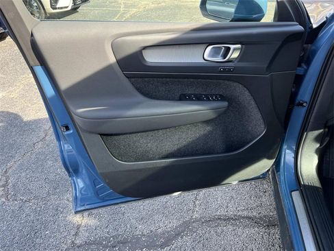 Used 2025 Volvo XC40 B5 Core w/ Climate Package image 24