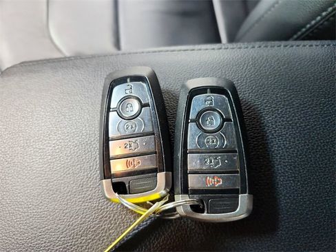 Used 2018 Ford Explorer XLT w/ Equipment Group 202A image 30