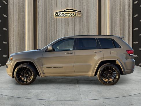 Used 2020 Jeep Grand Cherokee Altitude image 4