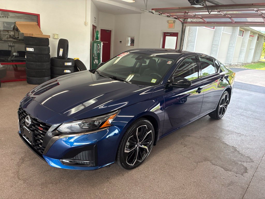 Used 2023 Nissan Altima 2.5 SR AWD/4WD image 6