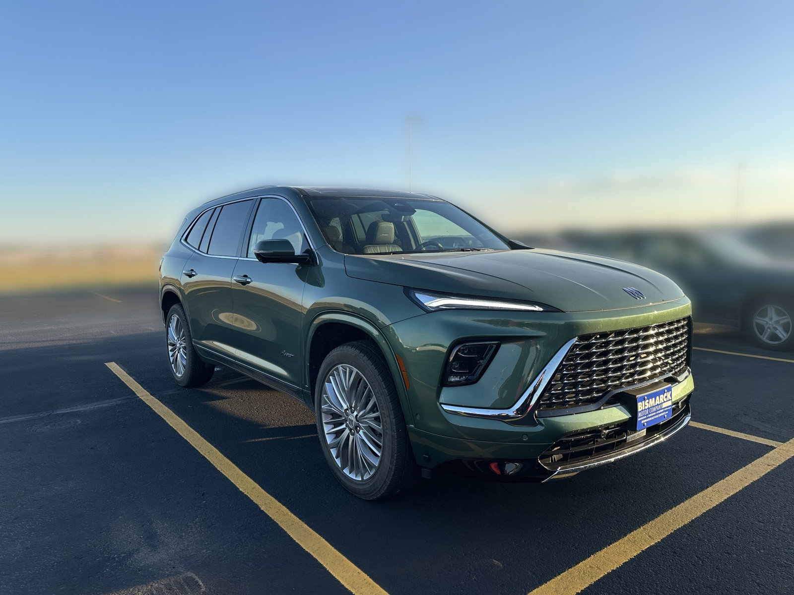 Used 2027 Buick Enclave Avenir AWD/4WD image 2