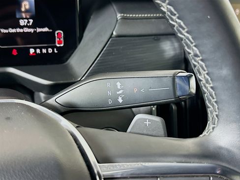 Used 2025 GMC Acadia Elevation image 24