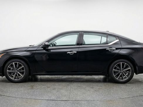 Used 2025 Nissan Altima 2.5 SV FWD image 5