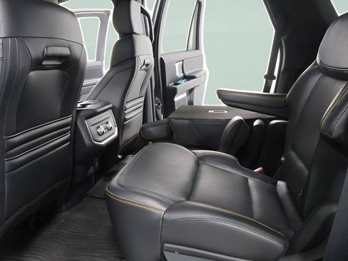 Used 2025 Ford Expedition Tremor AWD/4WD image 28