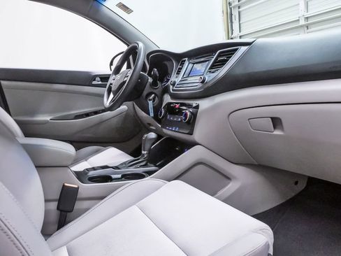 Used 2017 Hyundai Tucson SE image 12