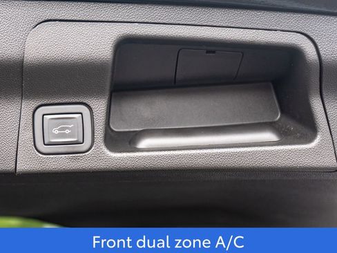 Used 2023 GMC Acadia SLT FWD image 11