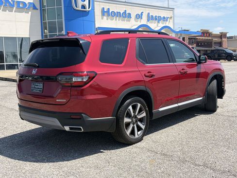 Used 2024 Honda Pilot Touring image 3