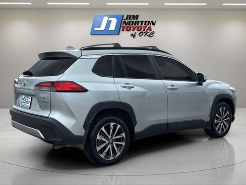 Used 2023 Toyota Corolla Cross XLE w/ Convenience Package AWD/4WD image 5