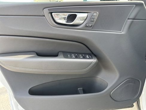 Certified 2025 Volvo XC60 B5 Core image 17