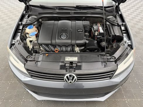 Used 2011 Volkswagen Jetta SE FWD image 24