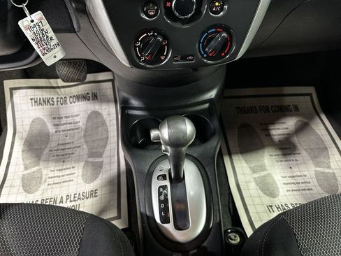 Used 2016 Nissan Versa SV FWD image 13