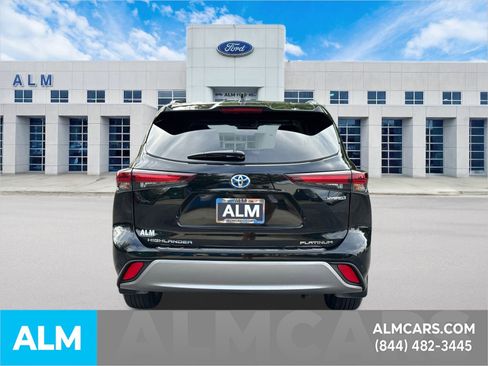 Used 2024 Toyota Highlander Limited image 6
