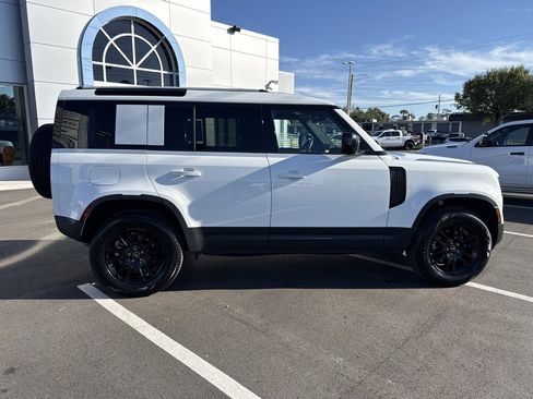 Used 2025 Land Rover Defender 110 S image 7