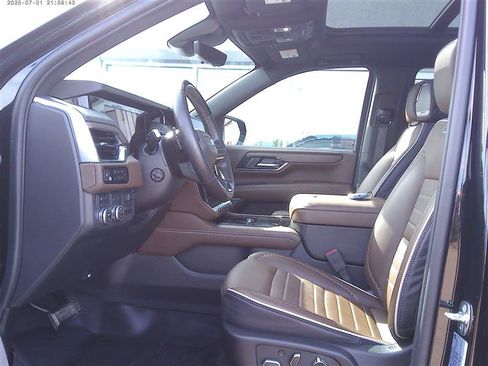 Used 2025 GMC Yukon XL Denali Ultimate AWD/4WD image 5