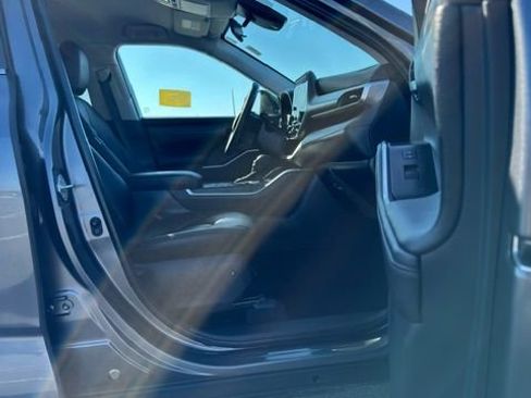 Used 2023 Toyota Highlander L FWD image 13