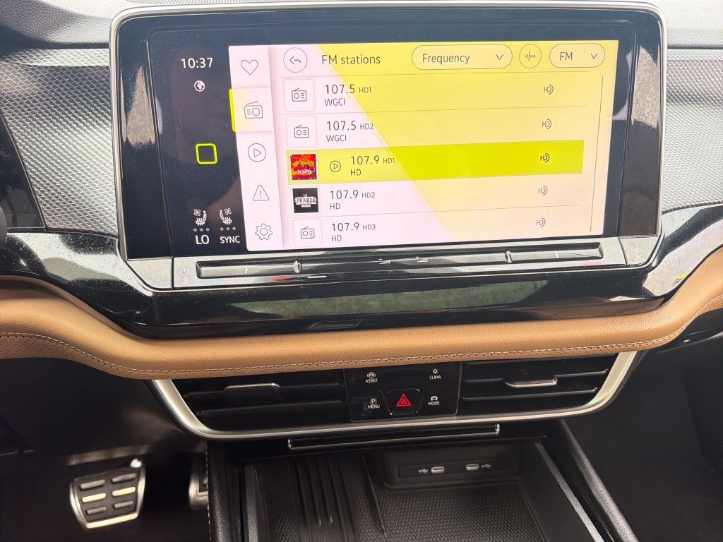 Certified 2026 Volkswagen Atlas Cross Sport SEL R-Line AWD/4WD image 16