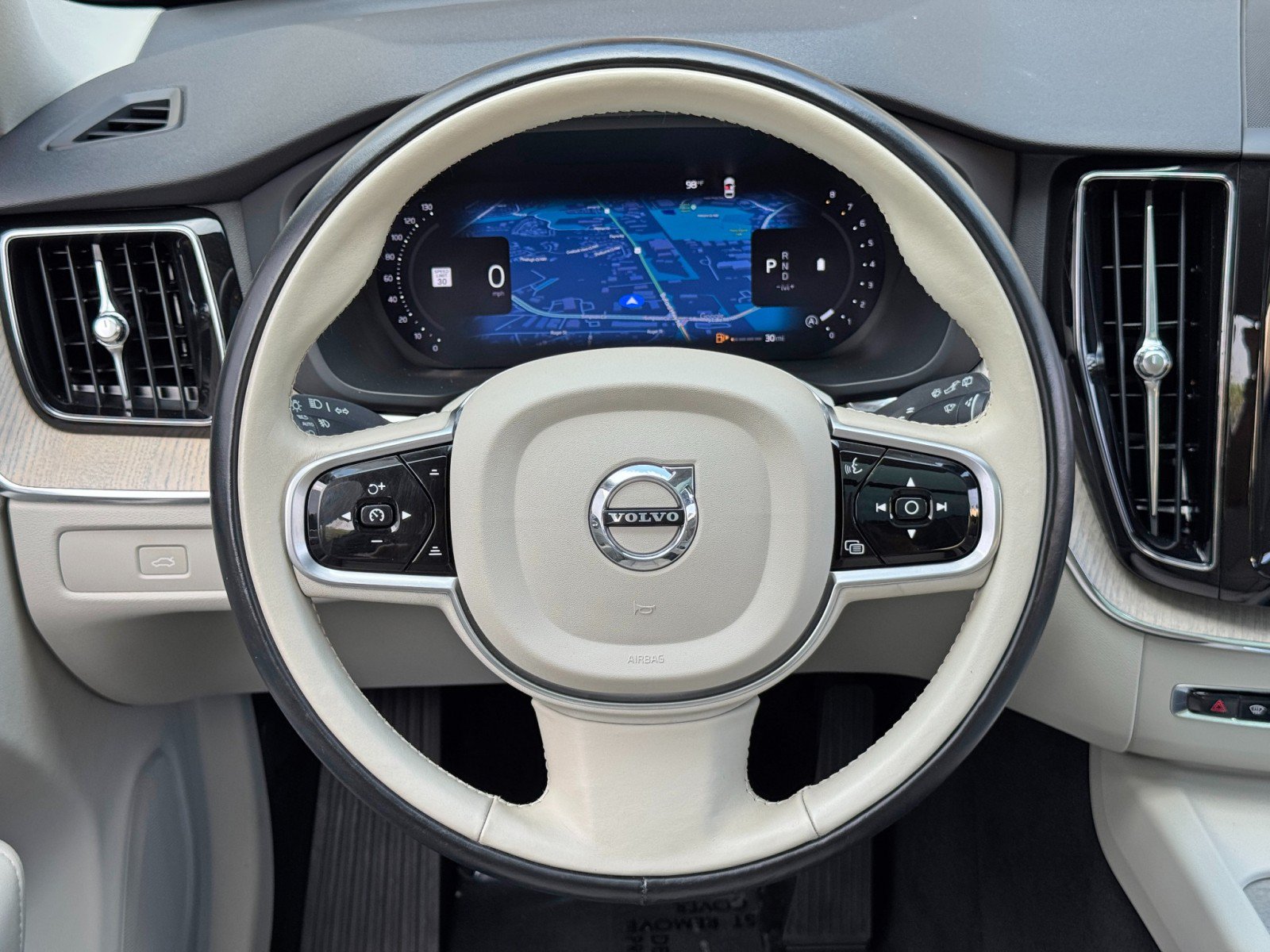 Used 2023 Volvo XC60 B5 Plus w/ Protection Package Premier FWD image 21