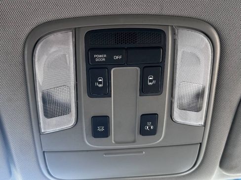 Used 2016 Kia Sedona LX w/ Option Group 020 FWD image 21