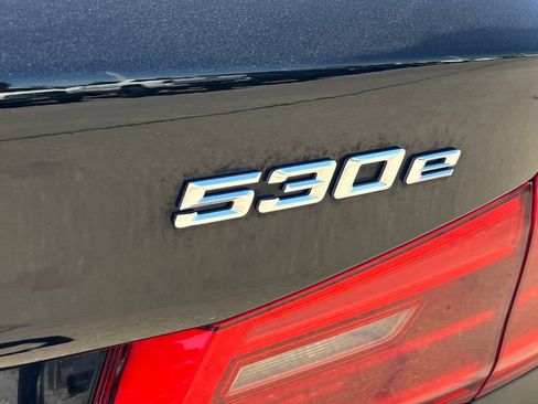 Used 2019 BMW 530e w/ Convenience Package RWD image 9