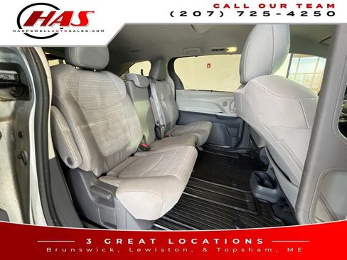 Used 2021 Toyota Sienna LE image 13