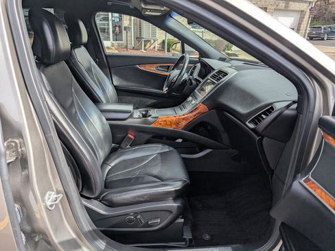 Used 2016 Lincoln MKX Reserve w/ Climate Package image 27