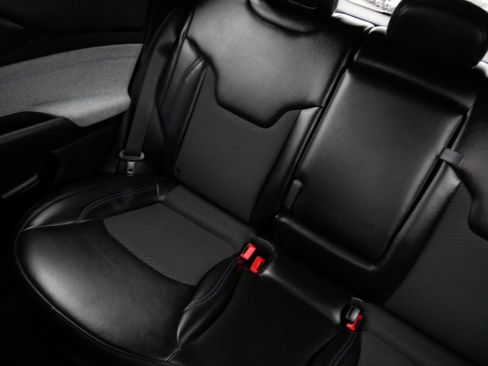 Used 2023 Jeep Compass Latitude image 12