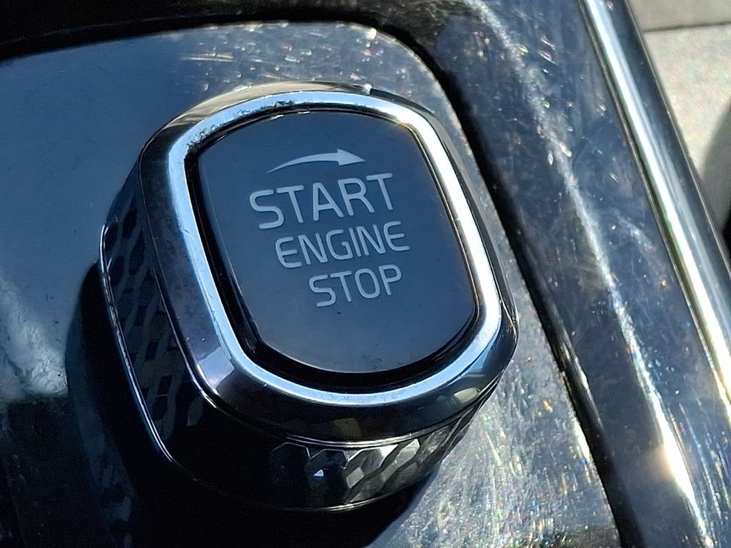 Used 2021 Volvo XC90 T6 Momentum AWD/4WD image 23