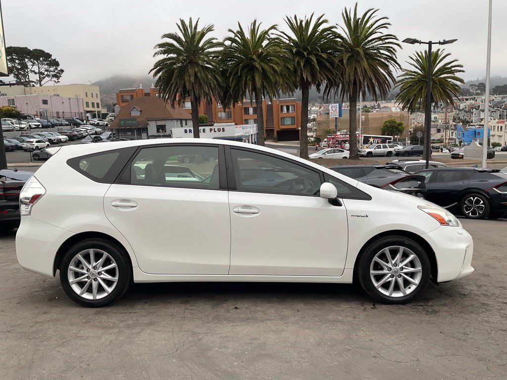 Used 2012 Toyota Prius V Five FWD image 3