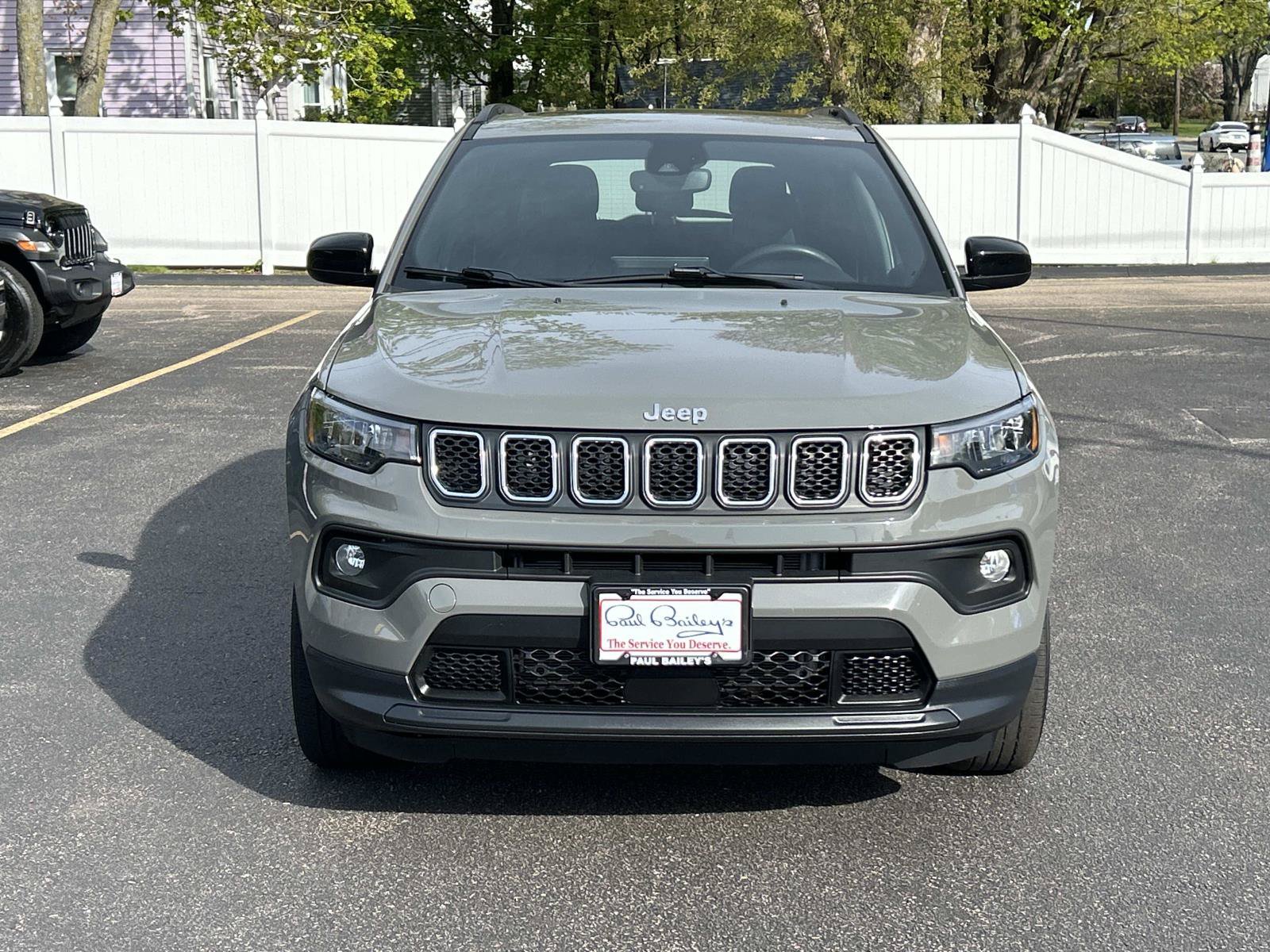 Used 2023 Jeep Compass Latitude w/ Sun and Sound Group AWD/4WD image 2
