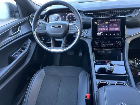 New 2025 Jeep Grand Cherokee L Altitude image 31