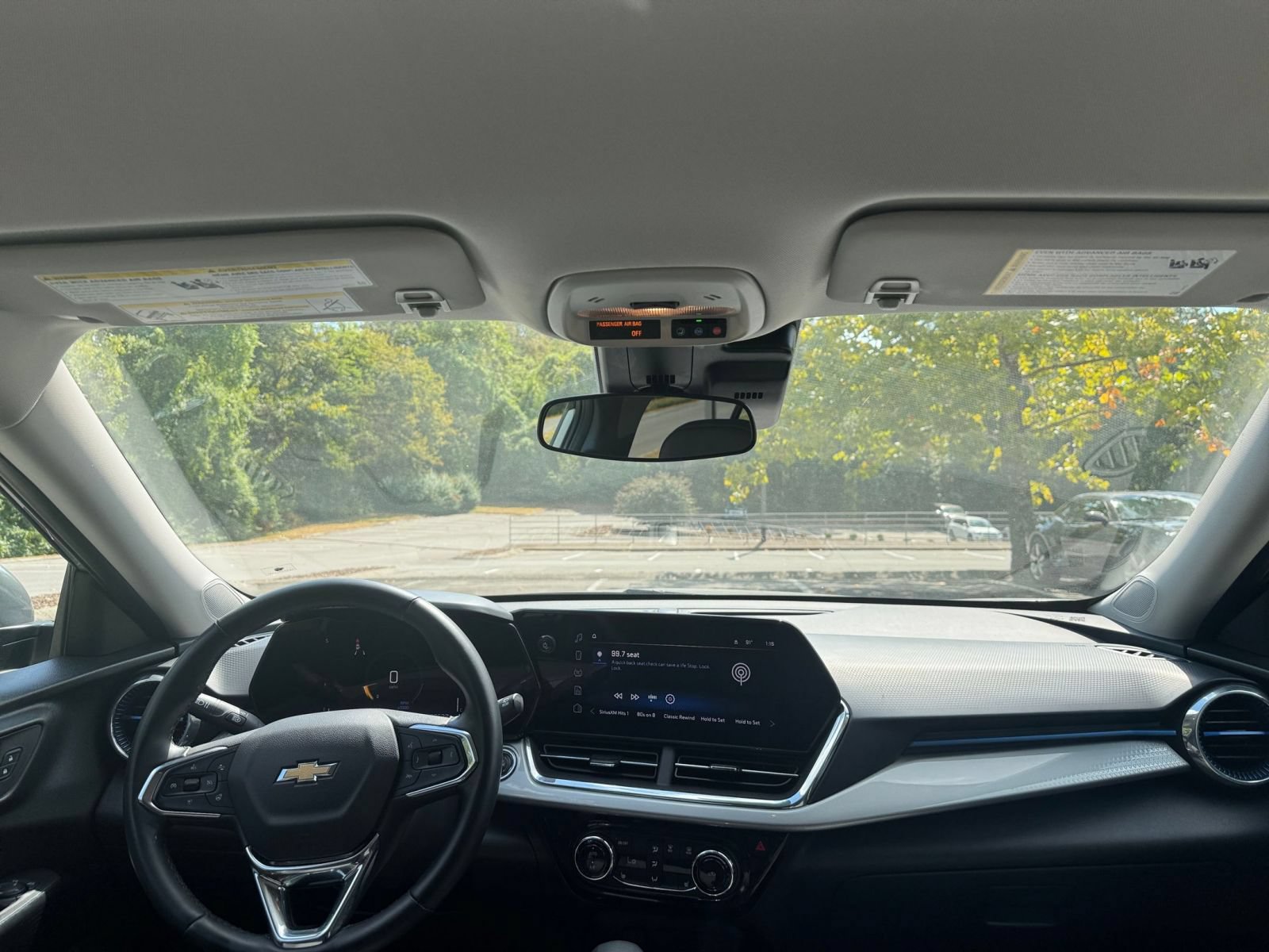 Used 2025 Chevrolet Trax LT w/ LT Convenience Package FWD image 31