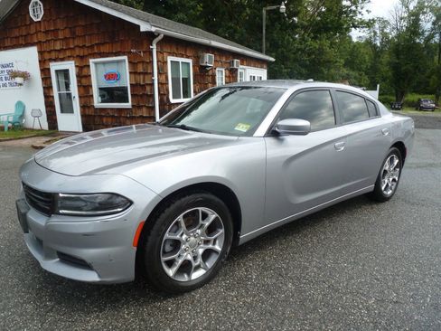 Used 2017 Dodge Charger SXT AWD/4WD image 1