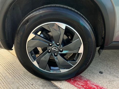 Used 2025 Nissan Rogue SV image 9