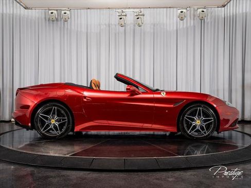 Used 2017 Ferrari California T RWD image 14