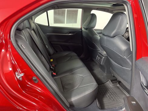 Used 2022 Toyota Camry XSE image 9