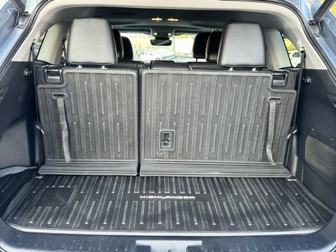 Used 2020 Toyota Highlander XLE image 9