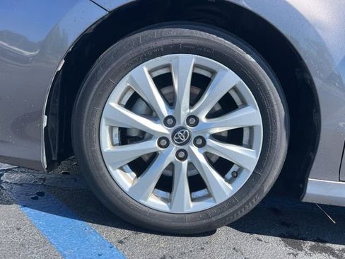 Used 2018 Toyota Camry LE image 10