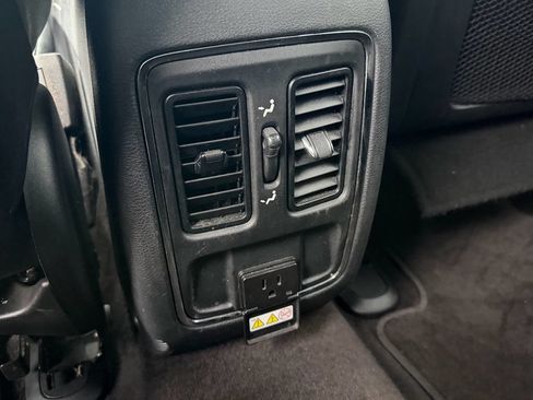 Used 2019 Jeep Grand Cherokee Laredo AWD/4WD image 12