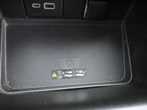 Used 2023 Chevrolet Suburban Z71 w/ Luxury Package image 36