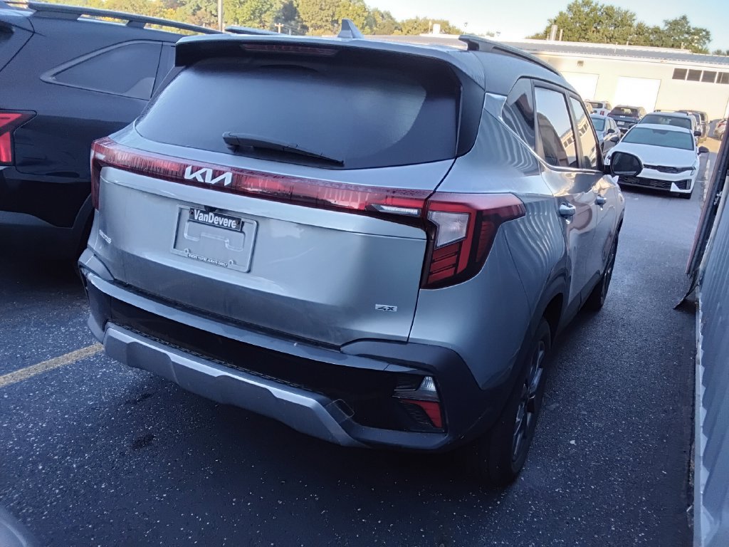 Used 2024 Kia Seltos S AWD/4WD image 6