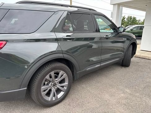 Used 2022 Ford Explorer XLT w/ Equipment Group 202A AWD/4WD image 3