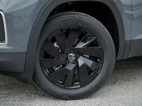 New 2026 Volkswagen Atlas SE image 2