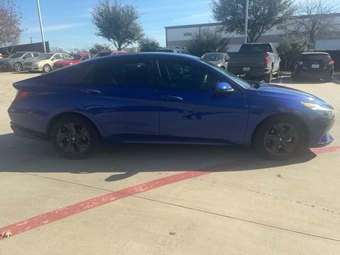 Used 2021 Hyundai Elantra SEL image 2