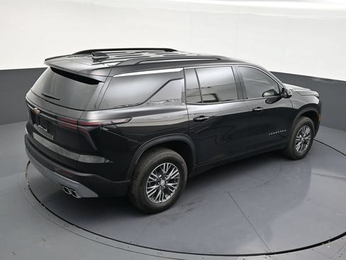 Used 2025 Chevrolet Traverse LT FWD image 13