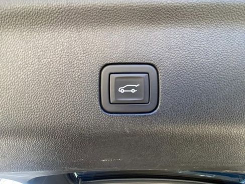 Used 2024 Chevrolet Tahoe LT image 8