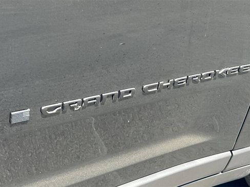 New 2025 Jeep Grand Cherokee Altitude image 26