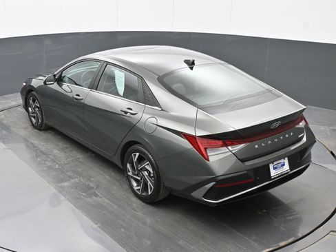 Certified 2024 Hyundai Elantra Limited image 33