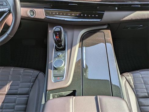 Used 2024 Cadillac Escalade Sport Platinum w/ LPO, ONYX Package image 20