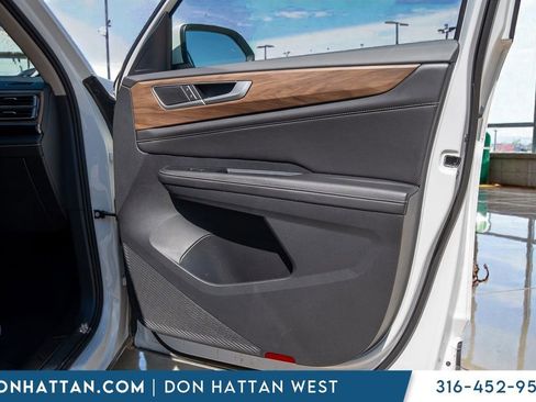 Used 2025 Volkswagen Atlas SE AWD/4WD image 21