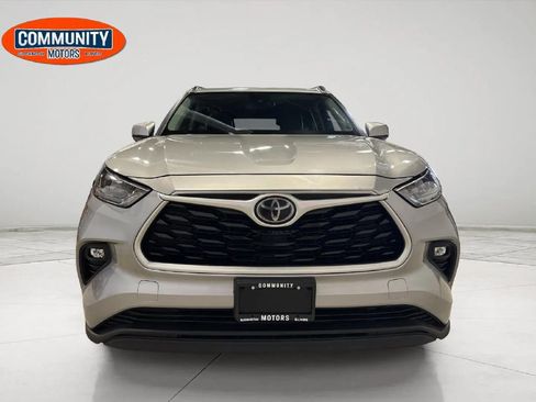 Used 2020 Toyota Highlander XLE AWD/4WD image 12